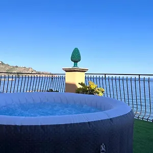 Miriam Sea Front Jacuzzi Giardini Naxos